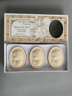NWT Italian Saponificio Artigianale Fiorentino Hand Made Cameo Soap Set Ivory